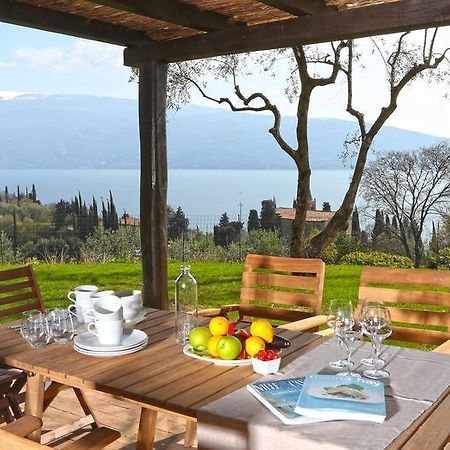 Villa Dei Rosmarini ตอสโกลาโน มาแดร์โน ภายนอก รูปภาพ