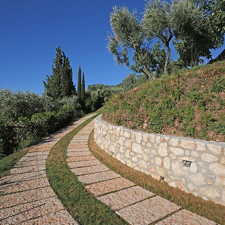 Villa Dei Rosmarini ตอสโกลาโน มาแดร์โน ภายนอก รูปภาพ