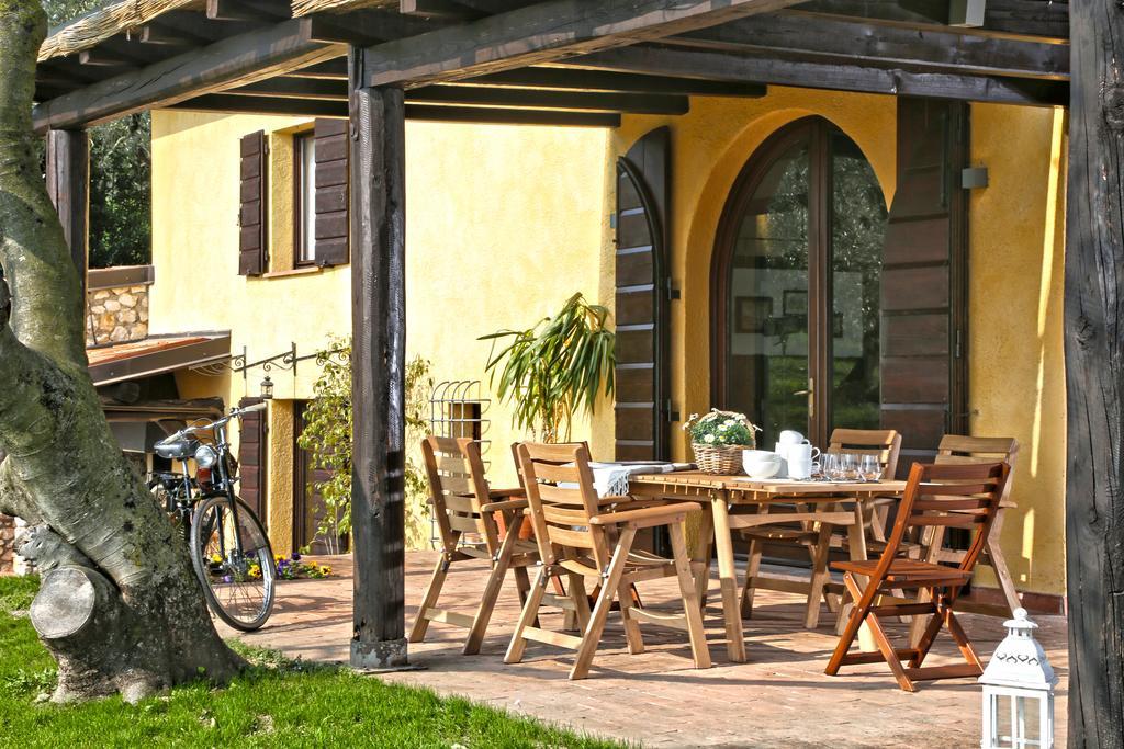 Villa Dei Rosmarini ตอสโกลาโน มาแดร์โน ภายนอก รูปภาพ