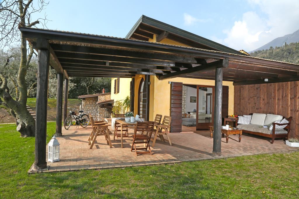 Villa Dei Rosmarini ตอสโกลาโน มาแดร์โน ภายนอก รูปภาพ