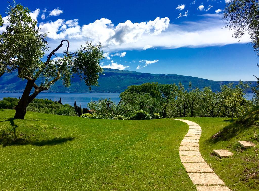 Villa Dei Rosmarini ตอสโกลาโน มาแดร์โน ภายนอก รูปภาพ