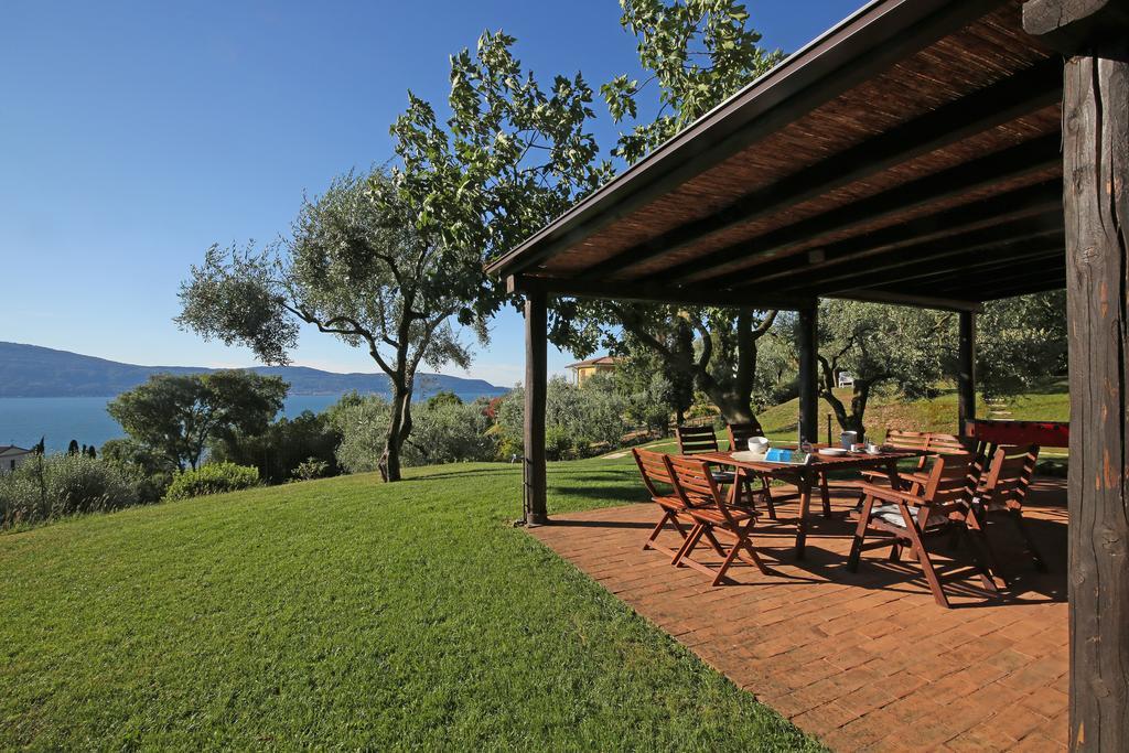 Villa Dei Rosmarini ตอสโกลาโน มาแดร์โน ภายนอก รูปภาพ